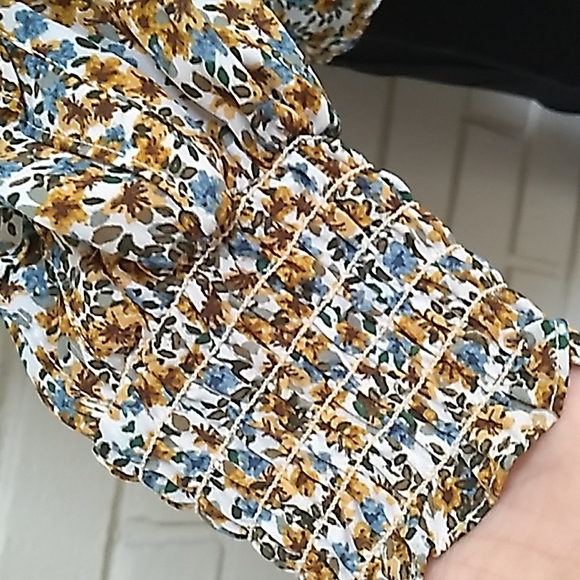 Max Studio Floral Ruffle Long Sleeve Blouse. Size Medium NWT - Picture 6 of 13